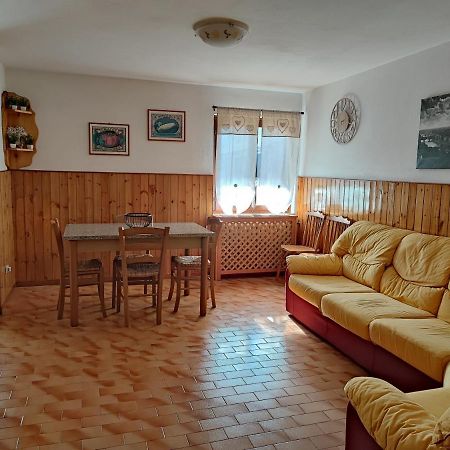 Appartamento La Casa Di Violetta Tonadico Exterior foto